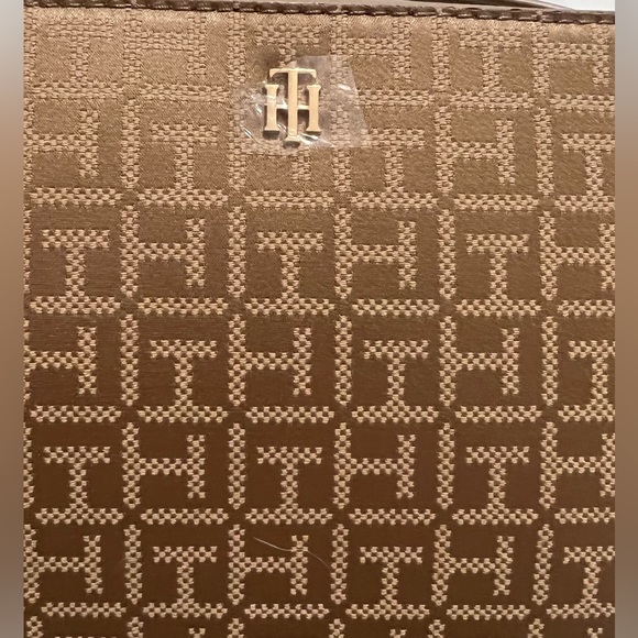 NWT Tommy Hilfiger crossbody purse - Picture 4 of 6